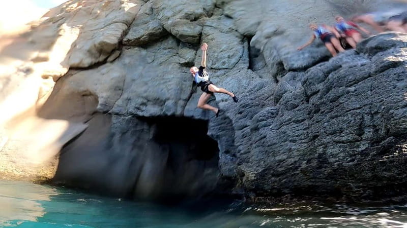 Puerto Mogán: Guided Adventure Kayak Tour in Caves & Snorkel - A wild beach and volcanic-reef snorkeling