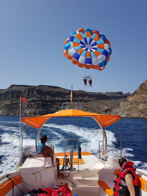Puerto Rico de Gran Canaria : Parasailing - The boat ride is part of the outing