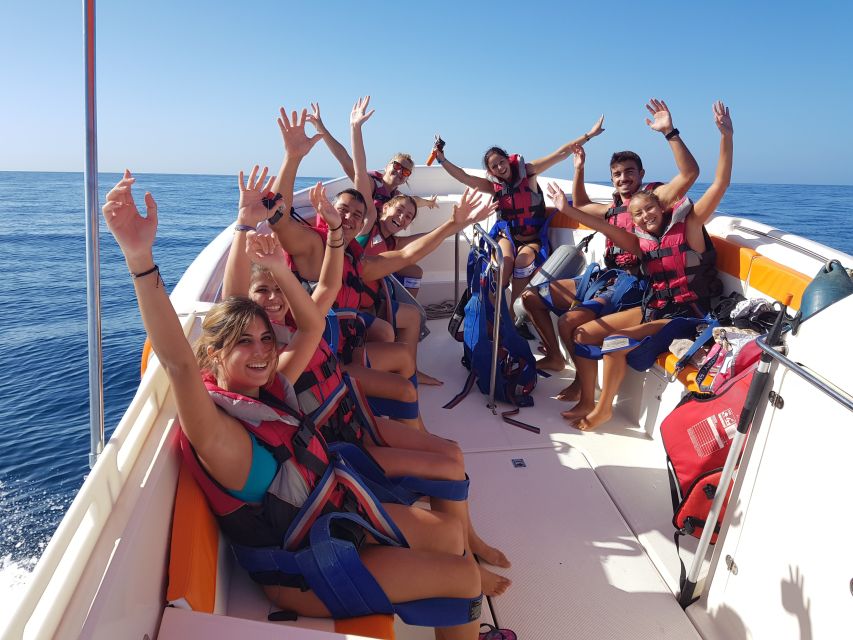 Puerto Rico de Gran Canaria : Parasailing - A friendly crew helps first-timers