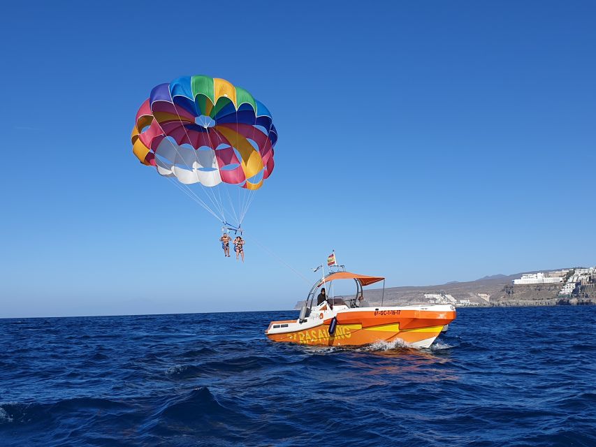 Puerto Rico de Gran Canaria : Parasailing - Photos, music, and the extras