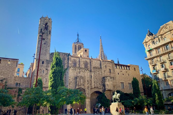 Ramblas, Old Town, Gothic and Gaudi Architecture Walking Tour - Plaça Reial and the old city’s social side