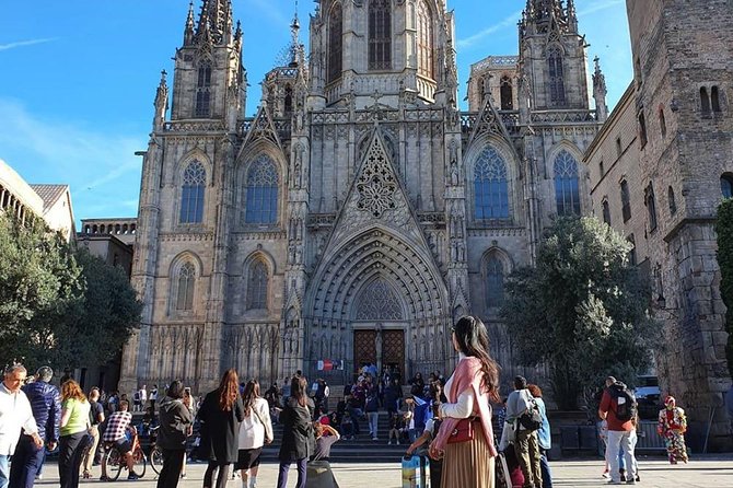Ramblas, Old Town, Gothic and Gaudi Architecture Walking Tour - Crossing into Gaudí’s Barcelona