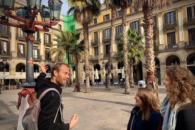 Ramblas, Old Town, Gothic and Gaudi Architecture Walking Tour - La Pedrera and the 45-minute Passeig de Gracia walk