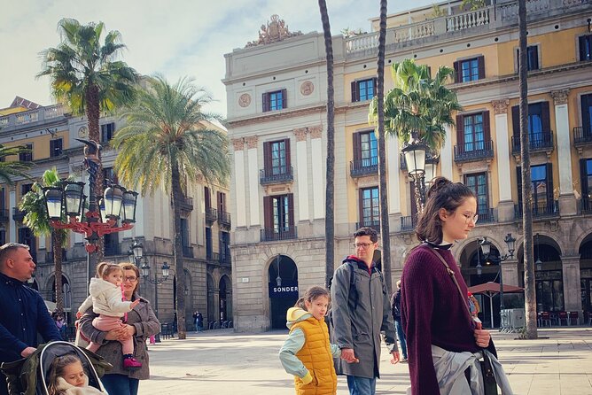 Ramblas, Old Town, Gothic and Gaudi Architecture Walking Tour - What the guide adds to the buildings