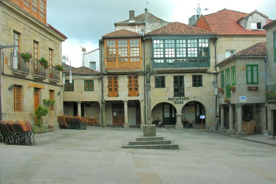 Rías Baixas: Guided Day Tour from Santiago with Boat Ride - Cambados and Plaza de Fefiñanes