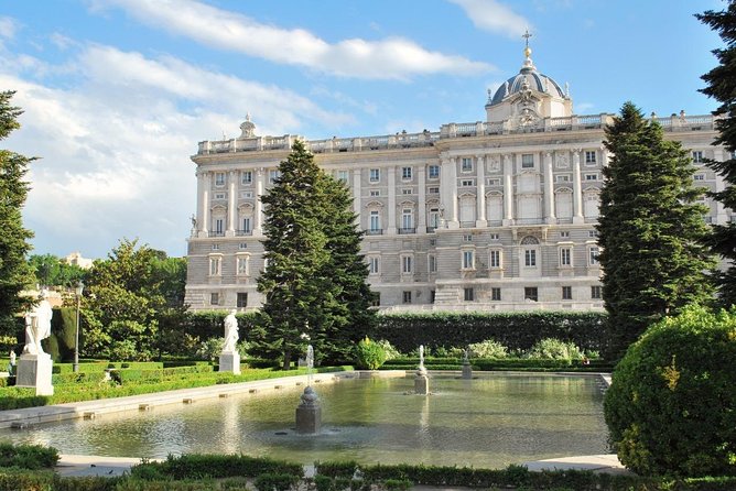 Royal Palace & Prado Museum Skip the Line Guided Tour - Walking through Madrid’s old center