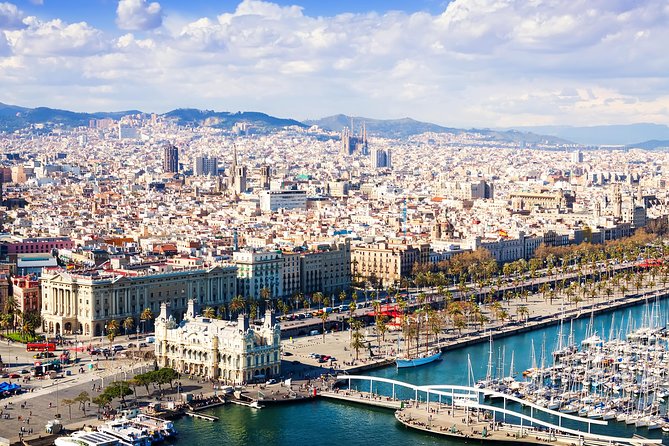 Sagrada Familia and Old Town Private Tour with Hotel Pick-up - Passeig de Gràcia and the modernist rivalry
