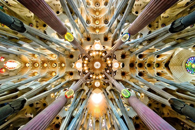 Sagrada Familia & Barcelona Small Group Tour with Hotel Pick-up - A five-hour introduction to Barcelona