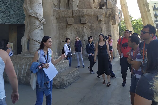 Sagrada Familia English Guided Tour & Optional Tower Access - Why a guide helps inside Sagrada Familia