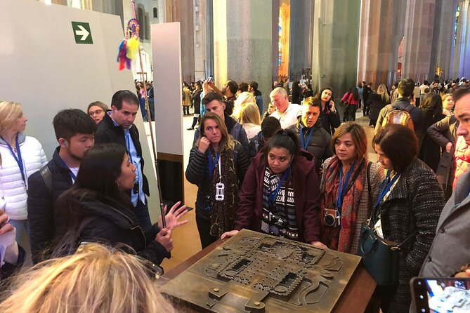 Sagrada Familia English Guided Tour & Optional Tower Access - Meeting near Carrer de Mallorca, 416