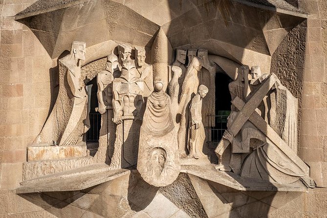 Sagrada Familia Evening Private Tour with Expert Guide - Why an evening visit suits the Sagrada Familia