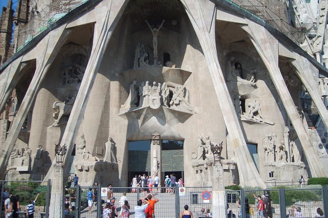 Sagrada Familia Evening Private Tour with Expert Guide - Gaudí, symbolism, and the pleasure of looking closely