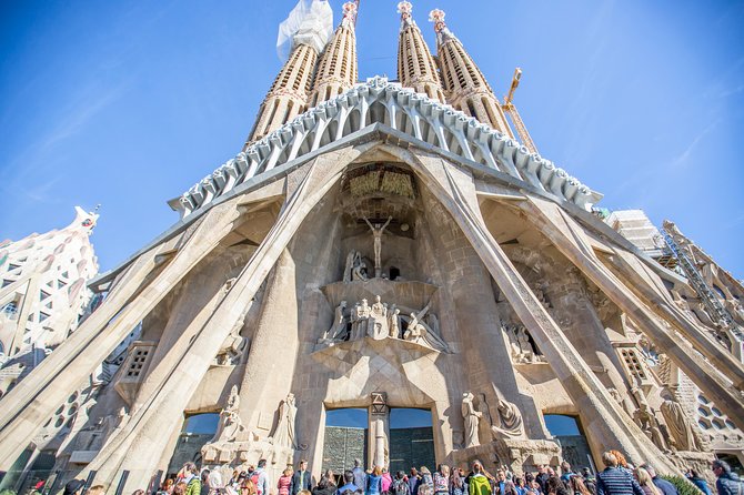 Sagrada Familia Fast Track Guided Tour with Towers Access - Fast-track entry still includes security