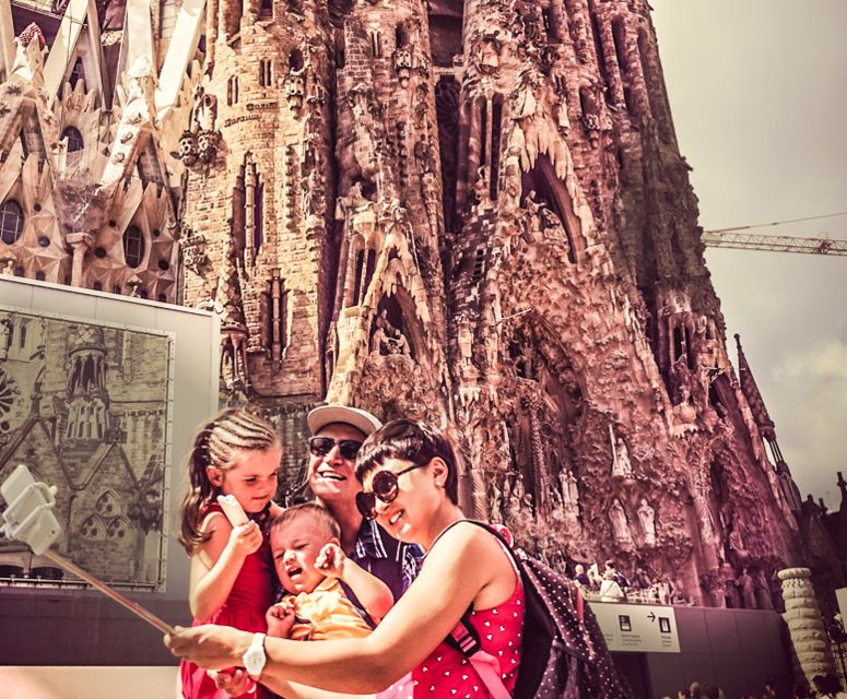 Sagrada Familia & Gaudi Guided Tour Private or Small Groups - Key points at a glance