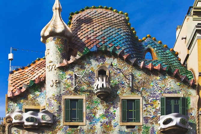 Sagrada Familia & Gaudi Tour Private or Small Group with Tickets - What the guides add to the day