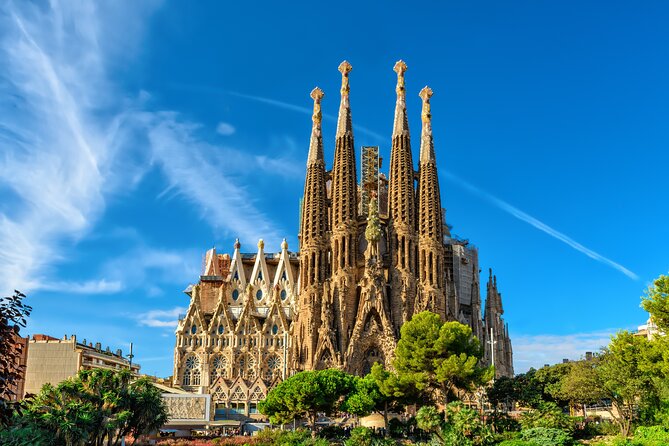 Sagrada Familia Guided Tour with Skip The Line Access - Why a guide changes the Sagrada Família