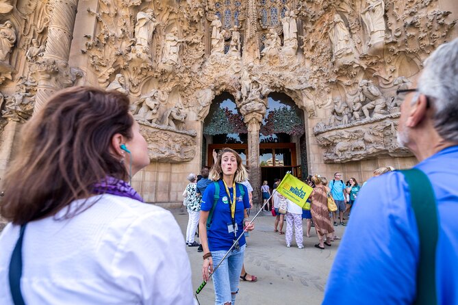 Sagrada Familia Guided Tour with Skip The Line Access - Meeting at Avenida de Gaudí and entering the basilica