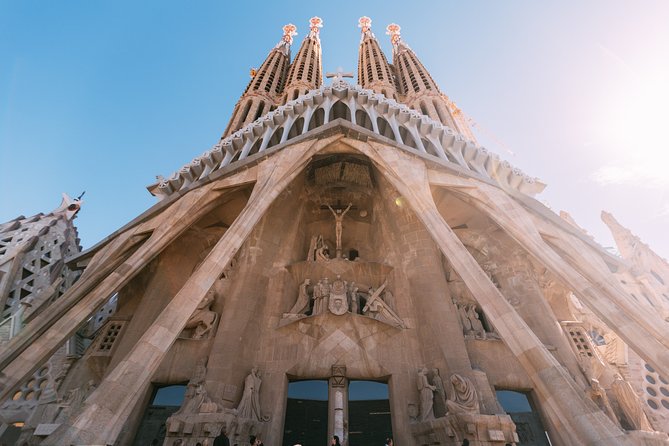 Sagrada Familia Guided Tour with Skip the Line Ticket - Why a guided Sagrada Familia visit helps