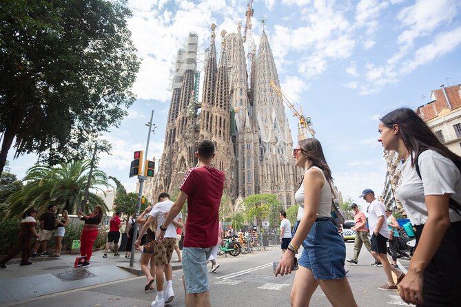 Sagrada Familia Guided Tour with Skip the Line Ticket - Meeting at Gaudí Avenue 5