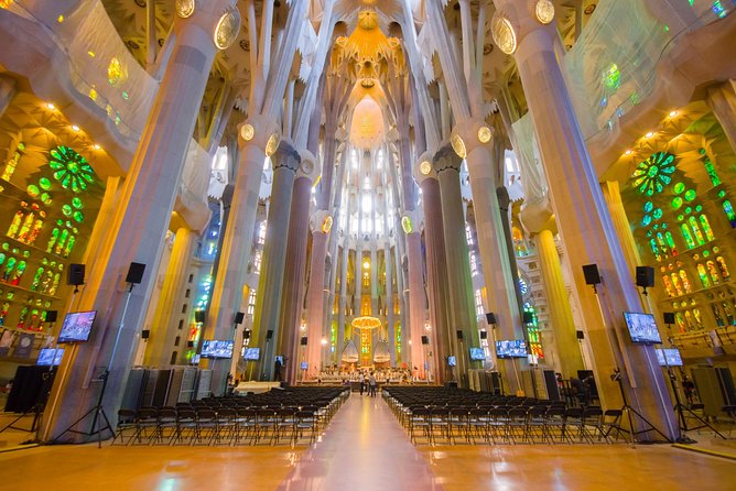 Sagrada Familia Guided Tour with Towers Access - Starting near Sagrada Familia