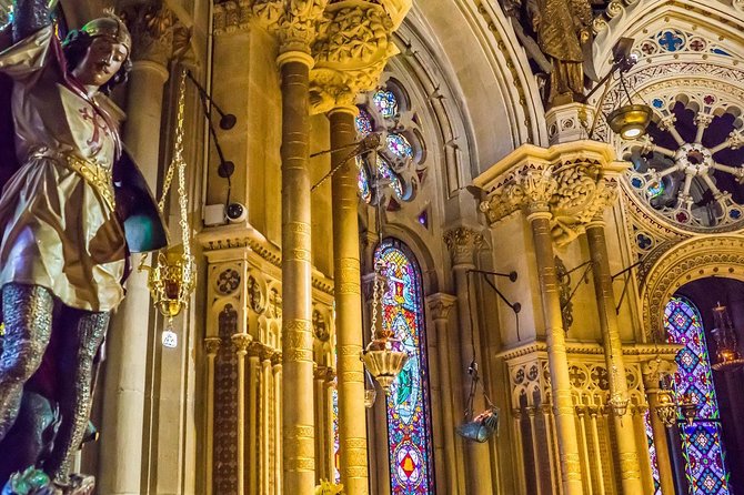 Sagrada Familia & Montserrat Small Group Tour with Hotel pick-up - Eixample and Passeig de Gràcia