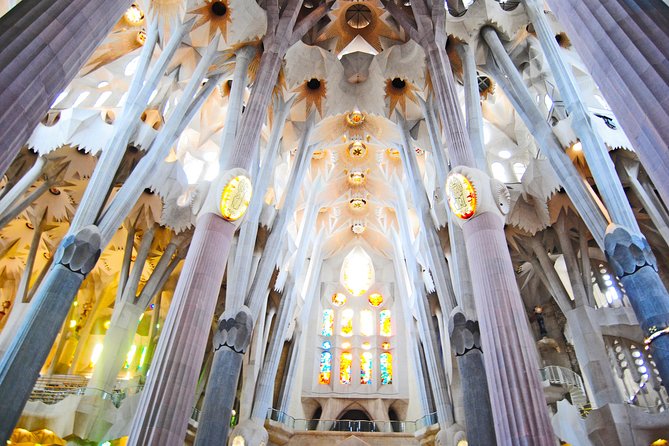 Sagrada Familia Private Guided Tour with Skip the Line Tickets - What the private format changes