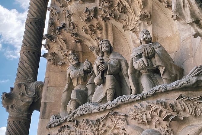 Sagrada Familia Private Tour with Expert Guide - What the guides add to the price