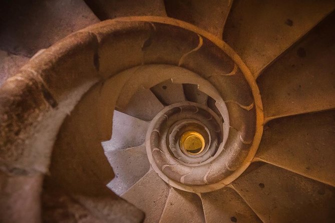Sagrada Familia Private Tour with Skip-the-Line Ticket - Who should book this private visit?