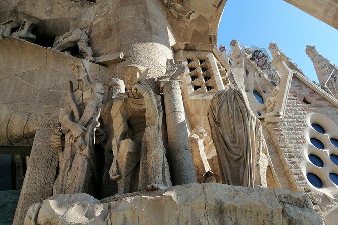 Sagrada Familia Skip The Line Guided Group Tour with Options - Why Sagrada Familia works best with a guide