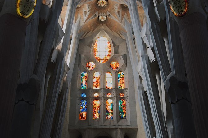 Sagrada Familia Skip the Line Tour Optional Small Group - The Passion façade and the changing mood