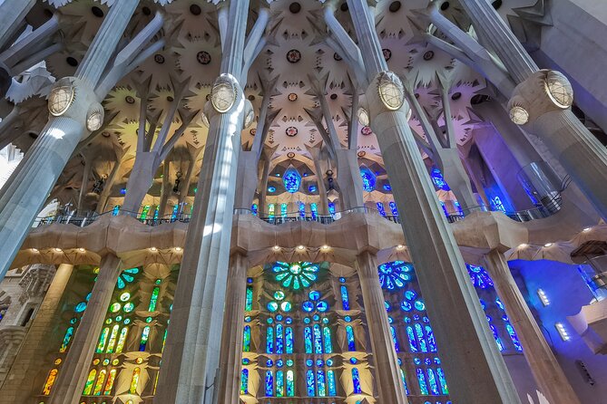 Sagrada Familia Small Group Guided Tour with Skip the Line Ticket - Who will get the most from this tour