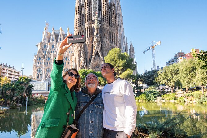 Sagrada Familia Small Group Guided Tour with Skip the Line Ticket - Priority entry, with one important limit