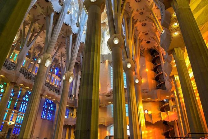 Sagrada Familia Small Group Tour with Skip the Line Ticket - The changing light and the best time to go