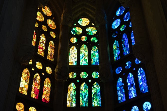 Sagrada Familia Small Group Tour with Skip the Line Ticket - The drawbacks you should take seriously