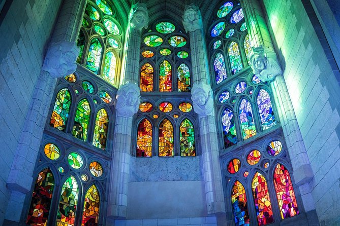 Sagrada Familia Small Group Tour with Skip the Line Ticket - Finding the red flag at Fanal modernista