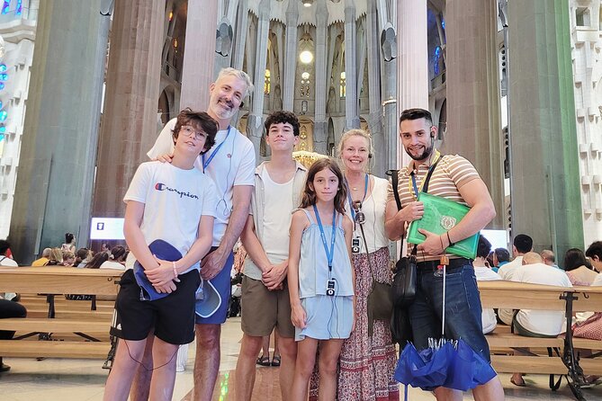 Sagrada Familia: The Golden Hour with Skip the line Tickets - Who should book this experience
