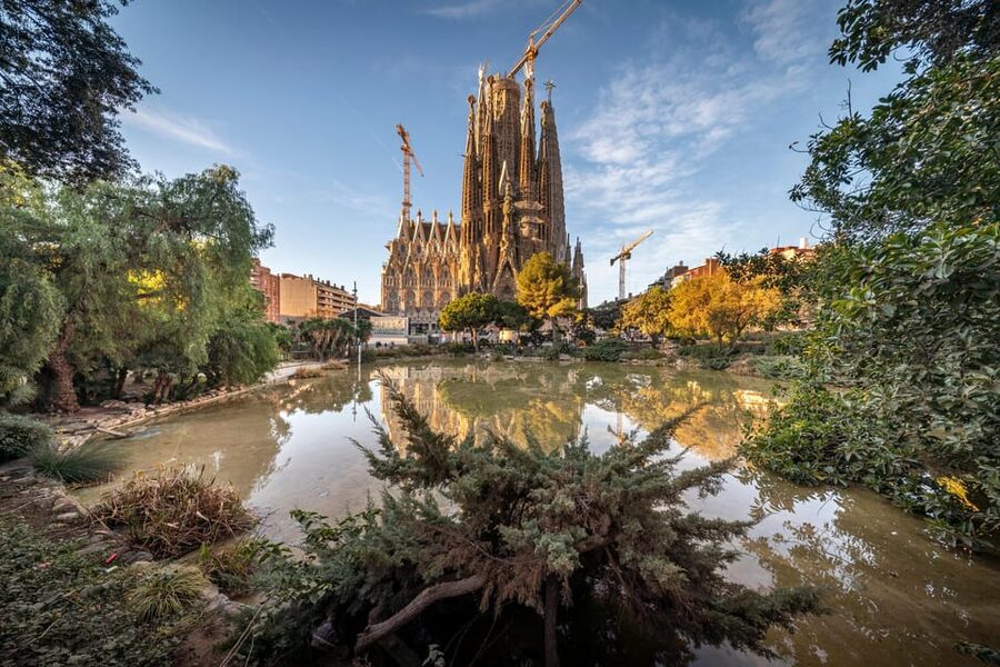 Sagrada Familia Tour with Express Entry and Local Guide - Why the Sagrada Família needs a guide