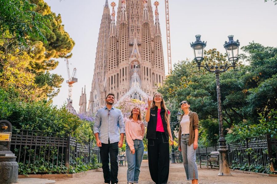 Sagrada Familia with Official Guide & Fast-Track Entry - Why a guide changes the Sagrada Familia