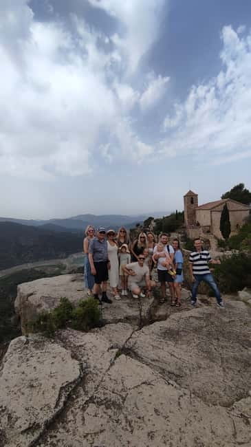 Salou: Siurana Medieval Village Guided Tour w/ Hotel Pickup - The guide can make the short visit much better