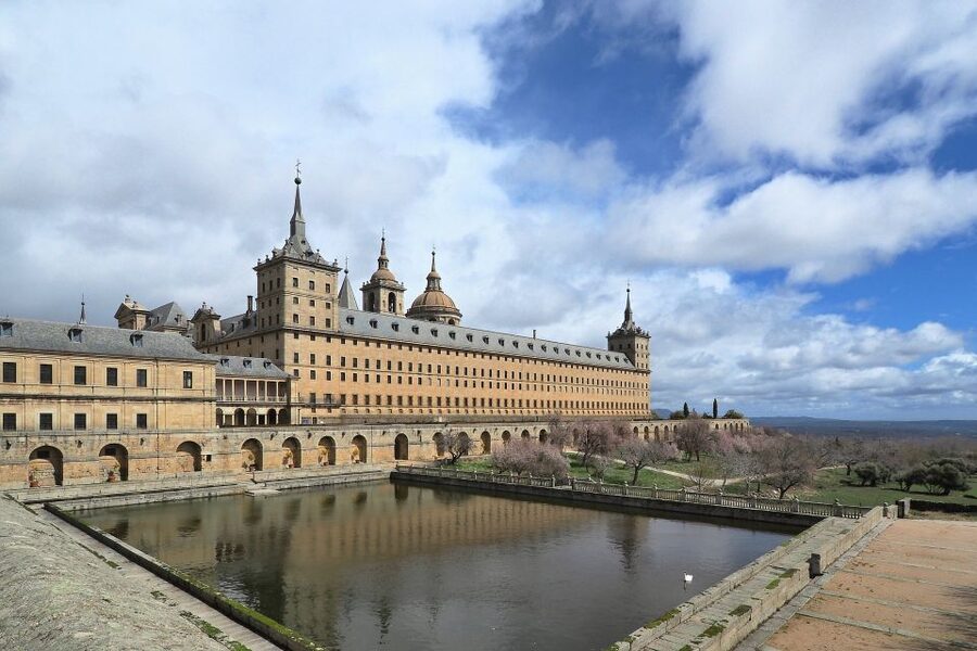 San Lorenzo de El Escorial: Monastery and Site Guided Tour - Why El Escorial deserves your time near Madrid