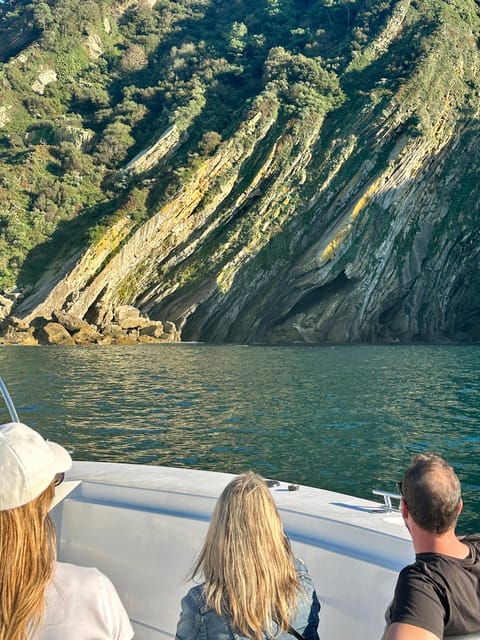 San Sebastian: 2 Bays Evening or Sunset Boat Tour with Cava - The fast return past Kalaburtza and Tximistarri