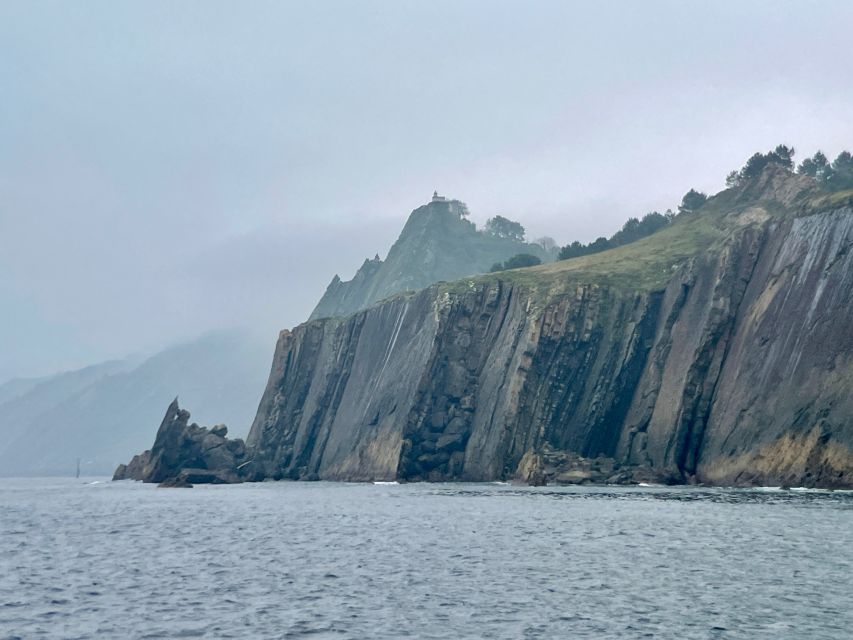San Sebastian: 2 Bays Evening or Sunset Boat Tour with Cava - Why the sunset departure is worth considering