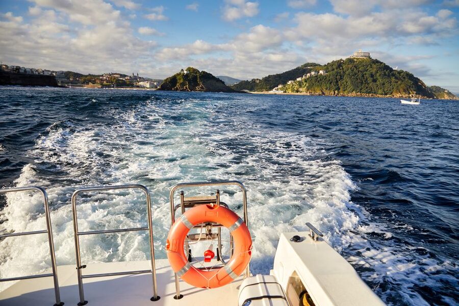 San Sebastian: 2 Bays Evening or Sunset Boat Tour with Cava - Local guiding, audio stories, and the small-boat feel