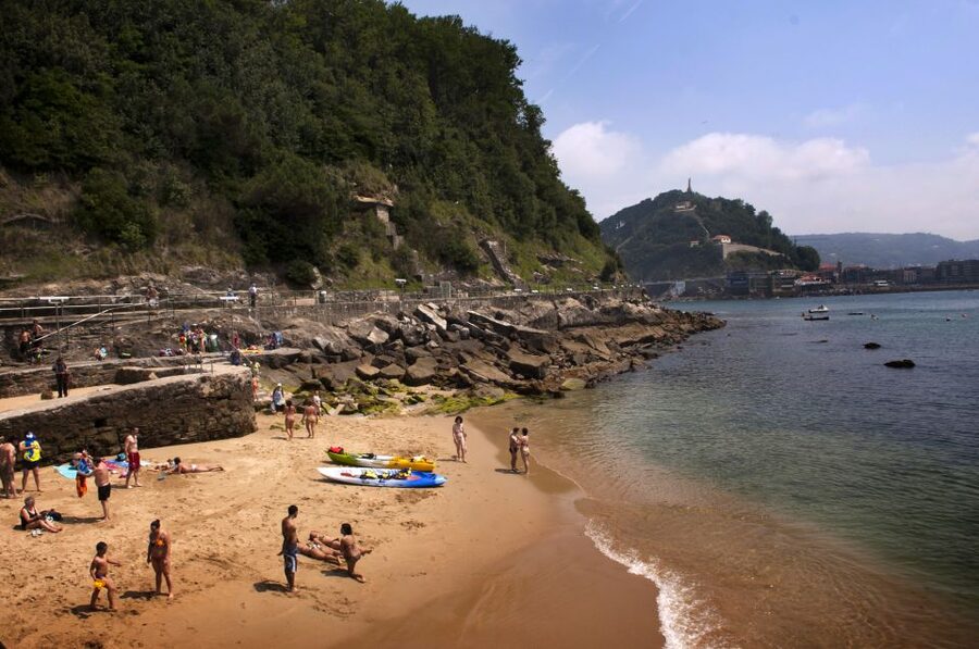 San Sebastian: Boat Tour with Stop at Santa Clara - Practical advice for a smooth visit