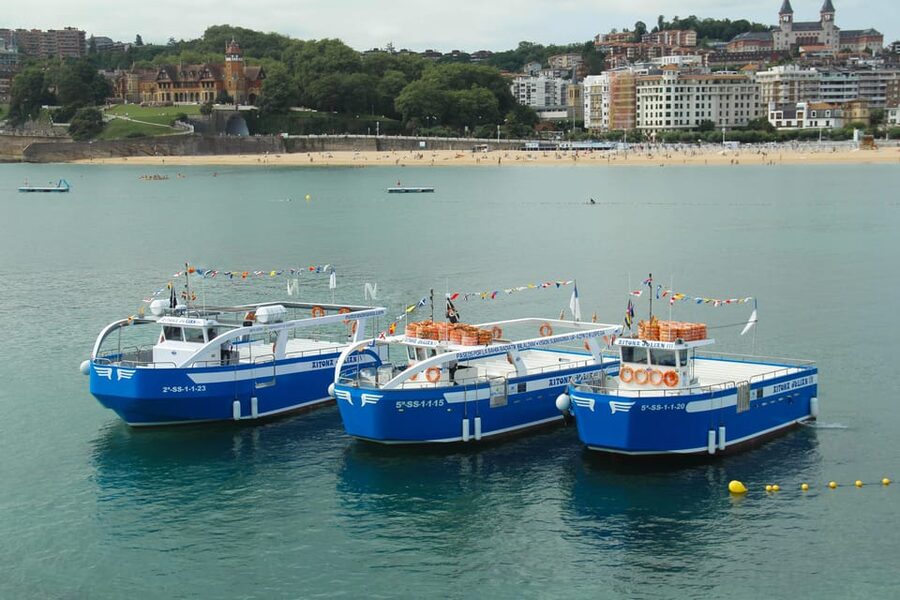 San Sebastian: Boat Tour with Stop at Santa Clara - Santa Clara Island: a small stop with several ways to spend it