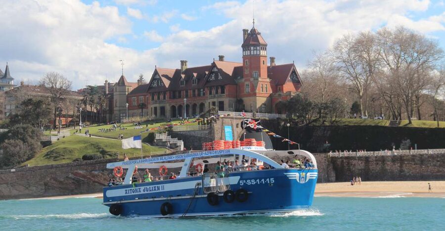 San Sebastian: Boat Tour with Stop at Santa Clara - The audio guide and what you will actually hear