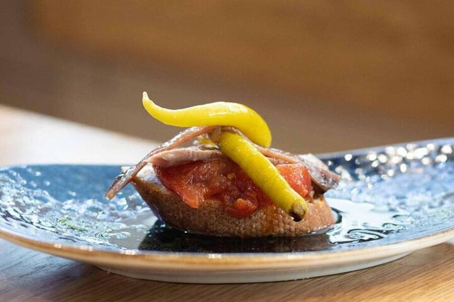 San Sebastian Food Tour: Pintxo Tasting Paired with Wines - Walking into the Parte Vieja