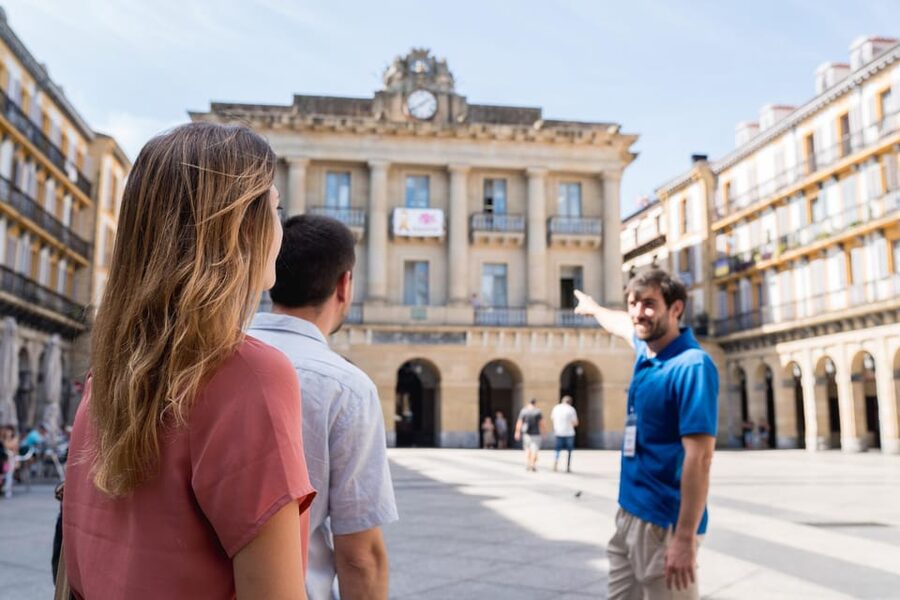 San Sebastian Food Tour: Pintxo Tasting Paired with Wines - Five bars, eight pintxos, and up to 11 creations