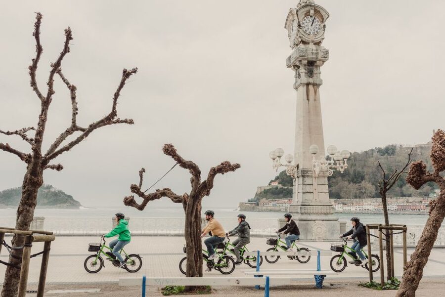 San Sebastian: Guided E-Bike Tour - Miramar Palace and the road toward Mount Igeldo