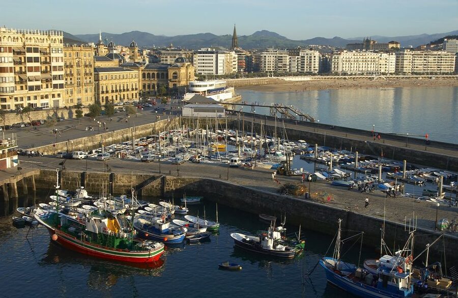 San Sebastian: Walking Tour with Pintxo and Drink - Timing, pace, and practical planning